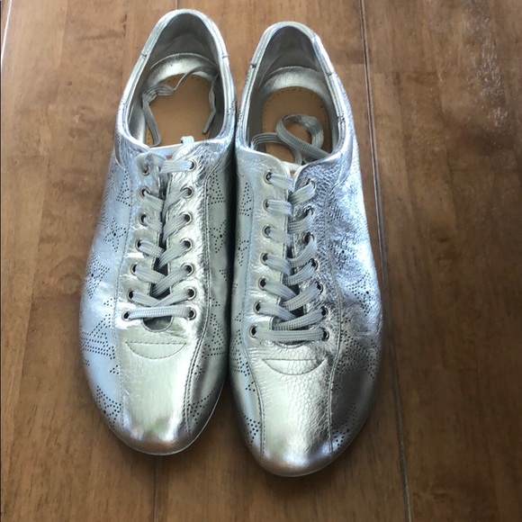 Louis Vuitton Shoes - Louis Vuitton low-top silver sneakers